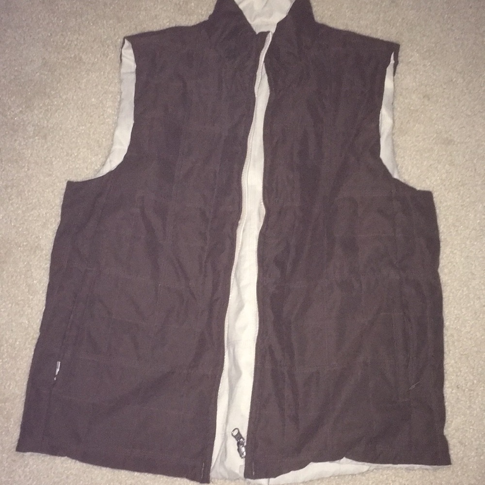 Reversible puffy vest
